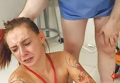 Onun tabanı arap hint sex üzerinde güzel genç saç ve büyük bir yük